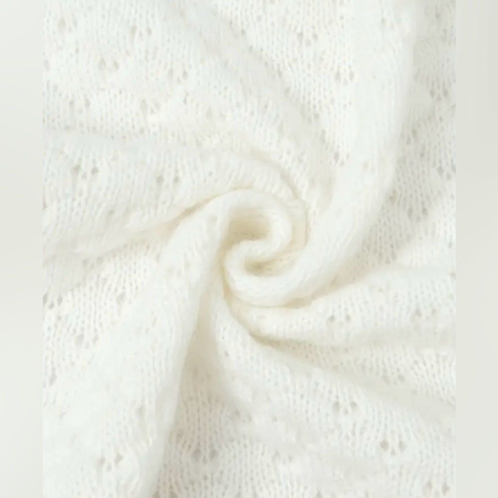Elegant Gorgeous Short Knit Chic Camellia Cardigan - Picture 5 of 6